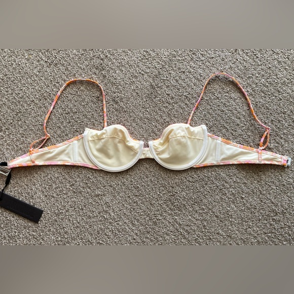 BNWT FLORAL PATTERN TRIANGL BIKINI SET - Picture 3 of 6